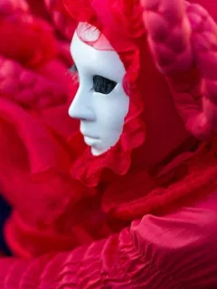 Alternative US Theater: 3 Experimental 2025 Performances - Cover Image