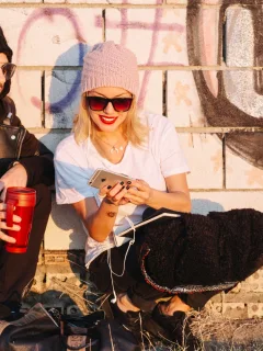 indie grunge fashion.