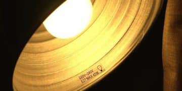 US Alternative Music Scene: Adapting to Vinyl's 2025 Production Surge - Cover Image